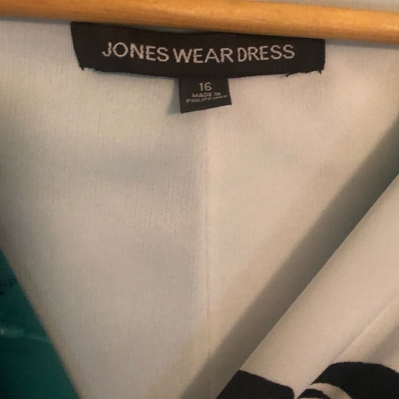 Jones Wear Sleeveless Floral Print Dress - Picture 3 of 10